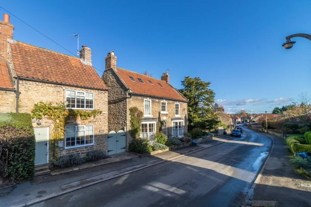 Dene Cottage, Welburn Exterior photo