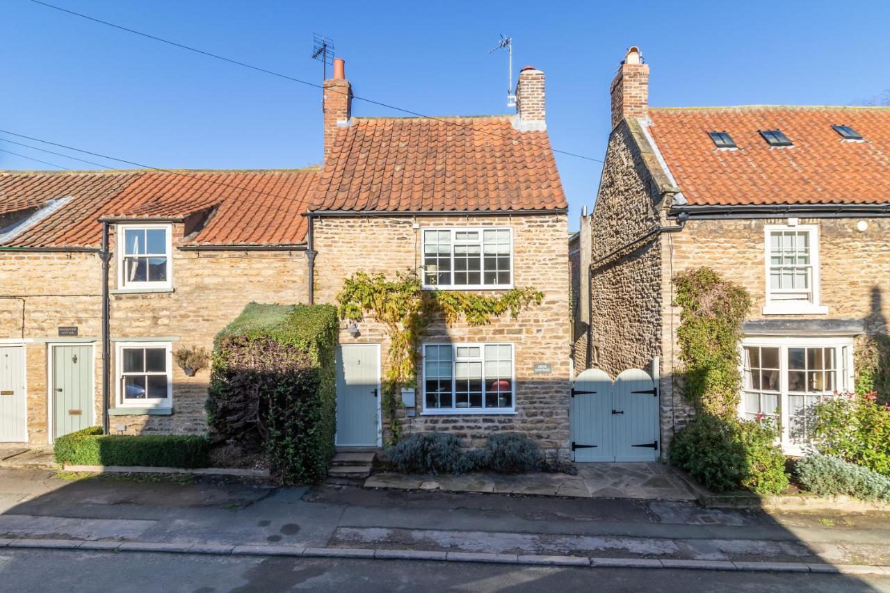 Dene Cottage, Welburn Exterior photo